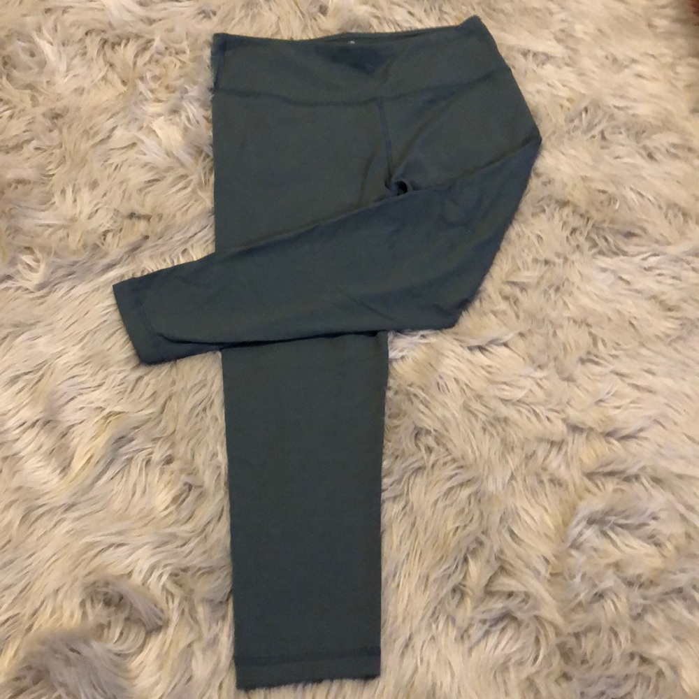 Cropped, olive green leggings